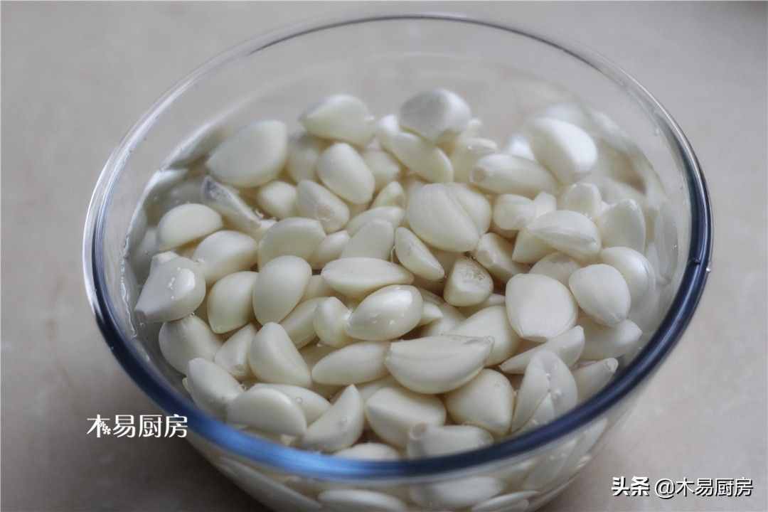 大蒜怎么腌好吃？史上最简单的咸蒜腌法，用料简单，脆爽下饭