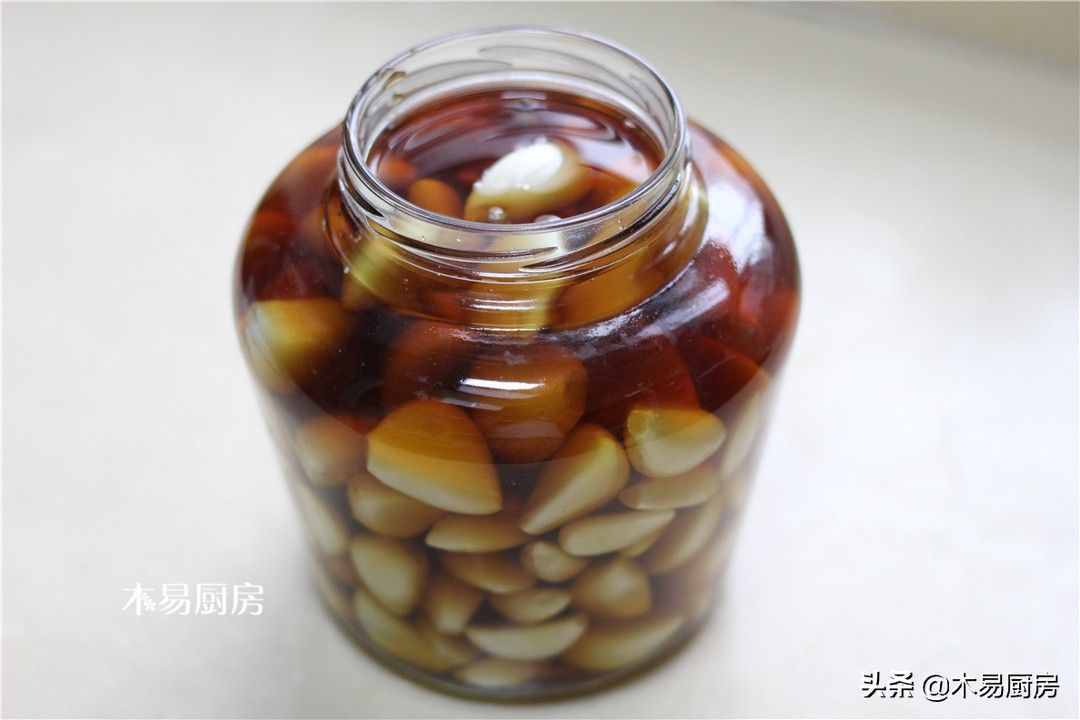 大蒜怎么腌好吃？史上最简单的咸蒜腌法，用料简单，脆爽下饭