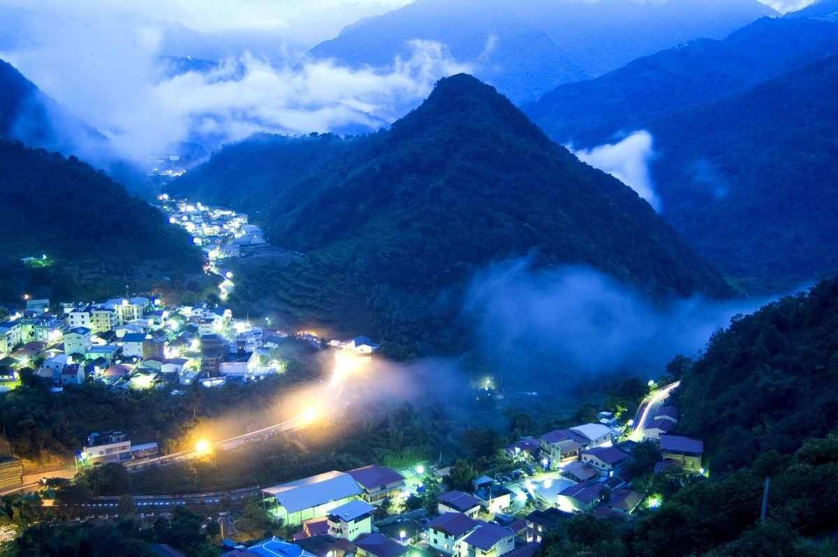 老人言：行百里者半九十，亏功一篑未成山
