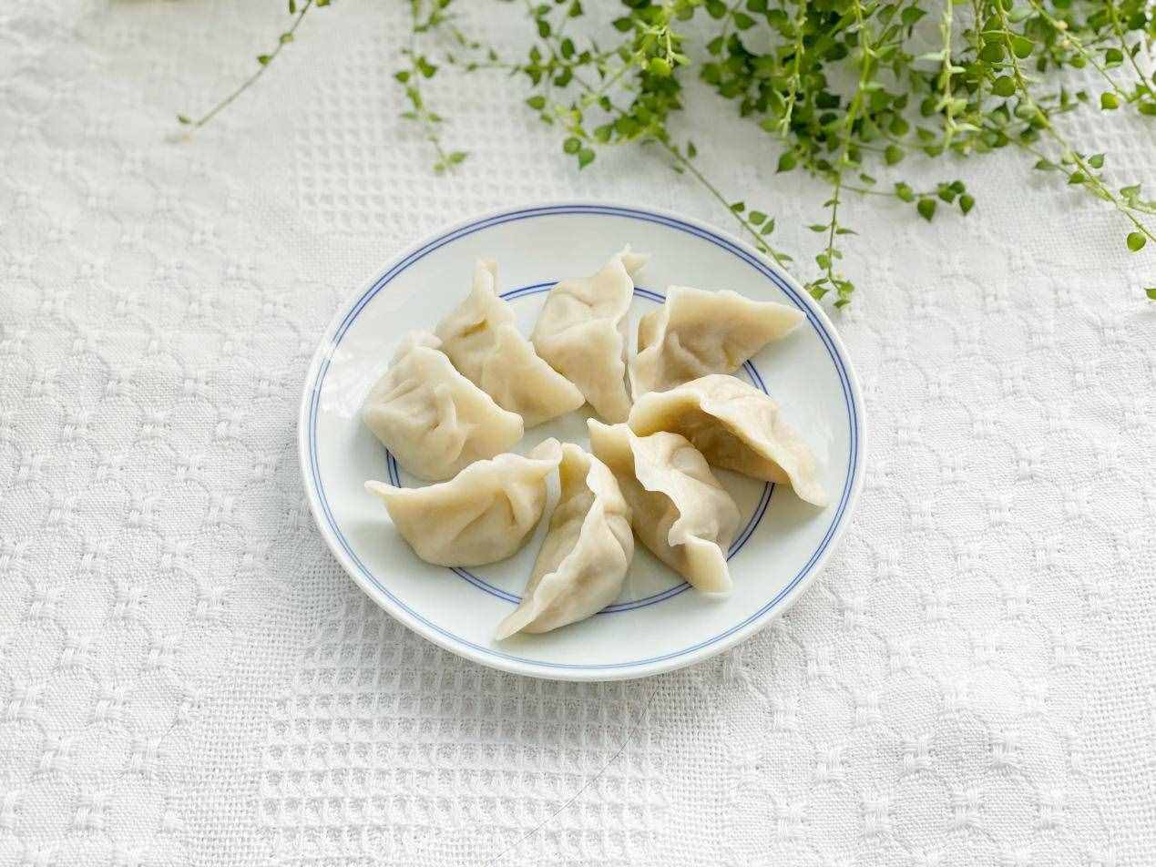 家常白菜猪肉馅饺子，皮薄馅大，咬一口鲜美多汁，太好吃了
