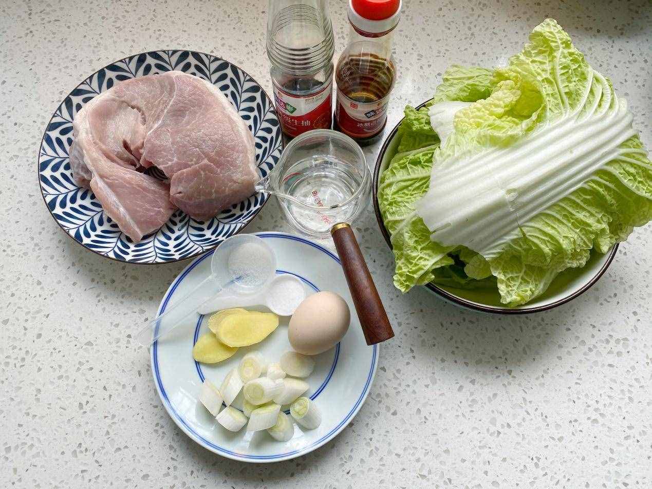 家常白菜猪肉馅饺子，皮薄馅大，咬一口鲜美多汁，太好吃了