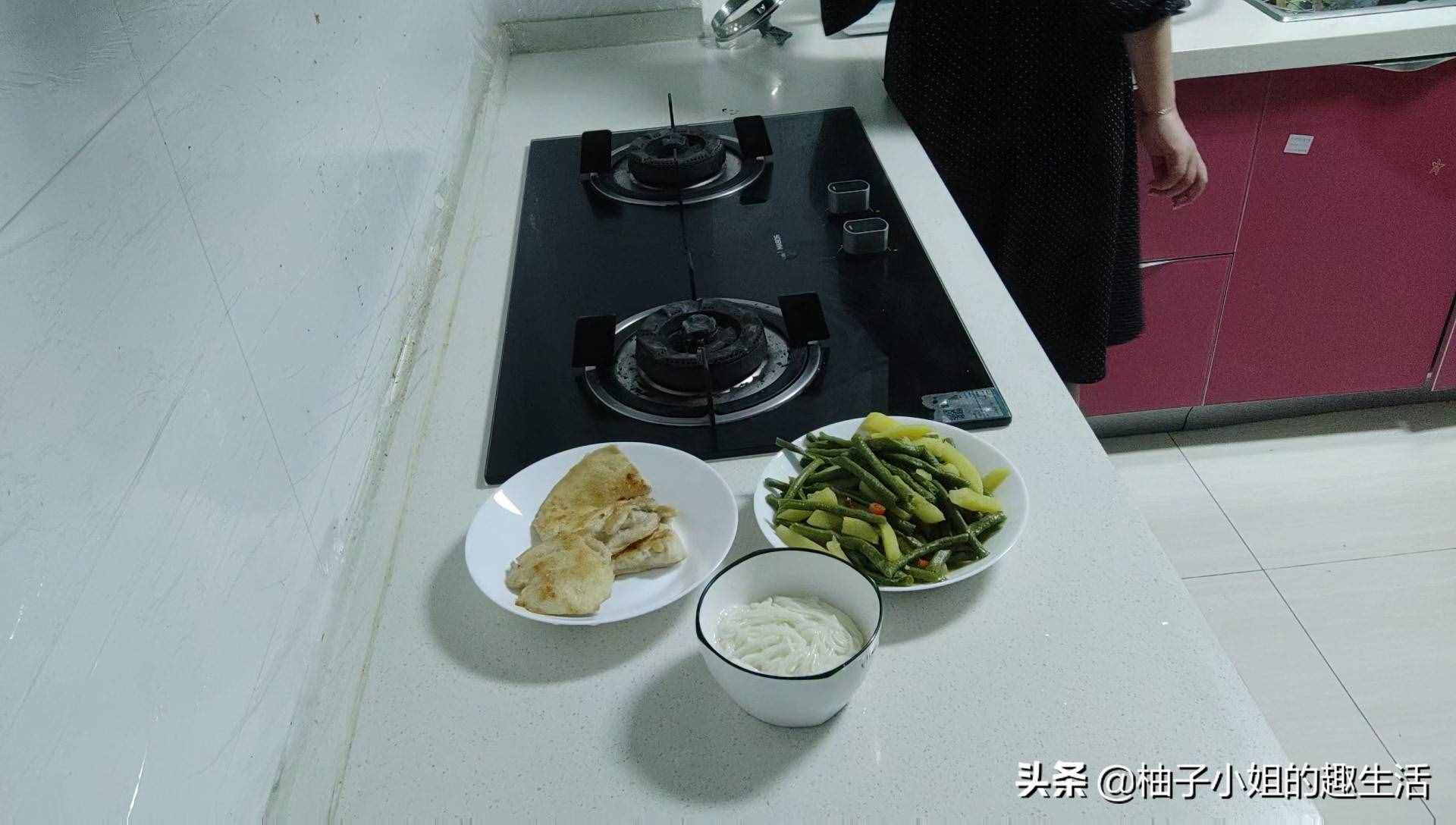 好吃的土豆炖豆角，仅仅只需要土豆和豆角，想吃就快来跟我一起做
