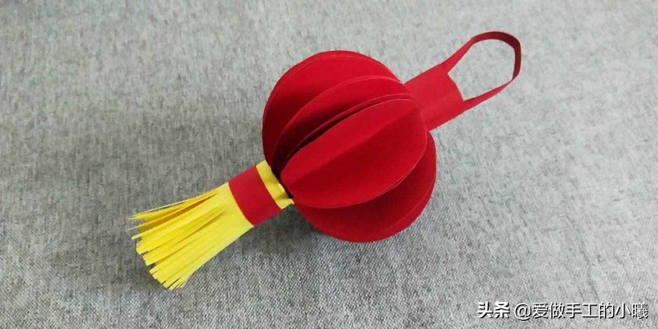 快过年了，用彩纸做个红红火火的灯笼吧，灯笼折纸图解