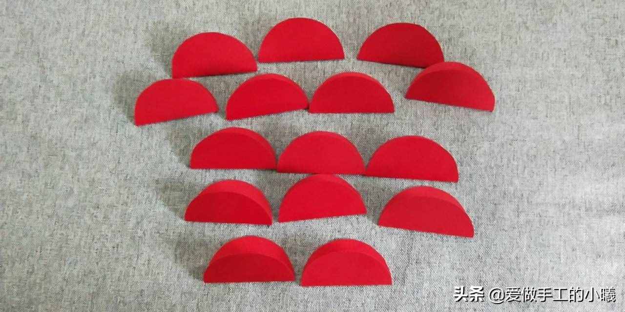快过年了，用彩纸做个红红火火的灯笼吧，灯笼折纸图解