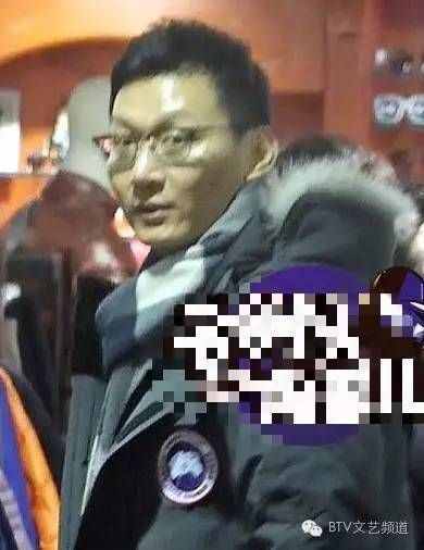 36岁张静初“高富帅”男友曝光！俩人牵手同看画展