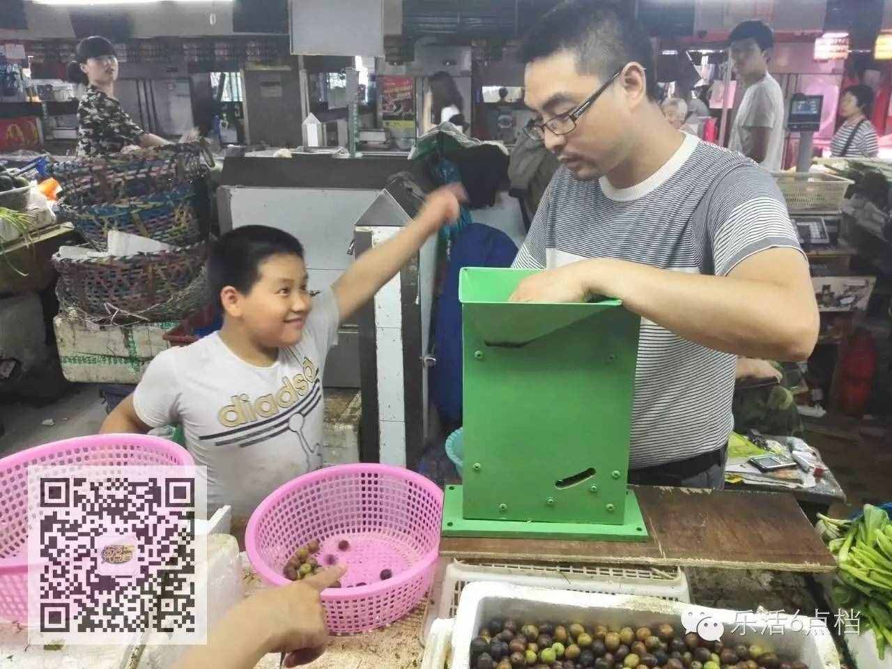 新鲜莲子上市啦！还嫌莲子皮太难剥?咱有剥壳神器！