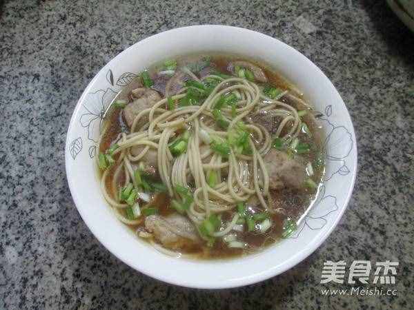 排骨汤面的步骤