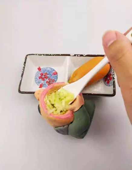 王思聪：早知道我就是饿死，也不会吃那个热狗！