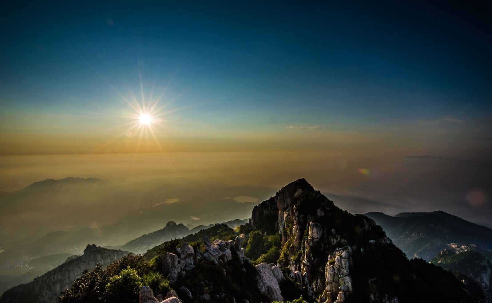 唐诗闲读：“会当凌绝顶，一览众山小”