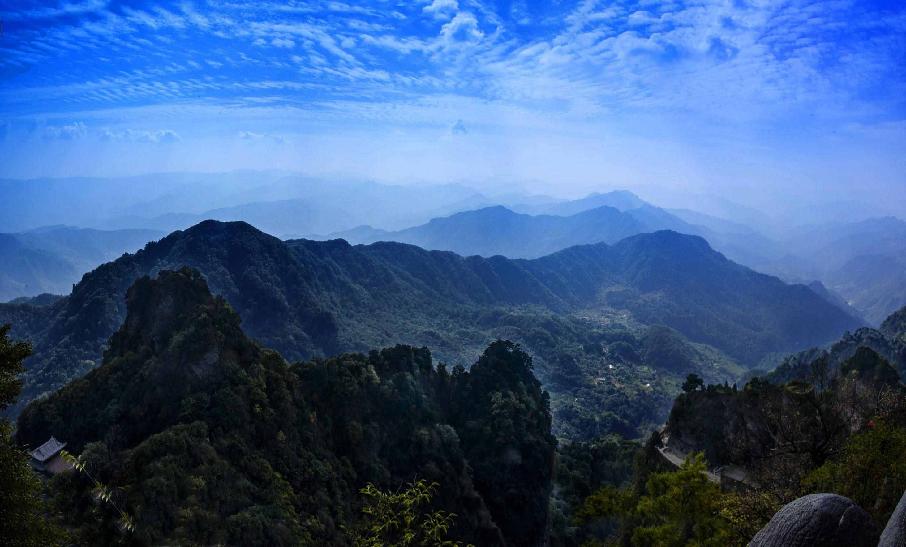 唐诗闲读：“会当凌绝顶，一览众山小”