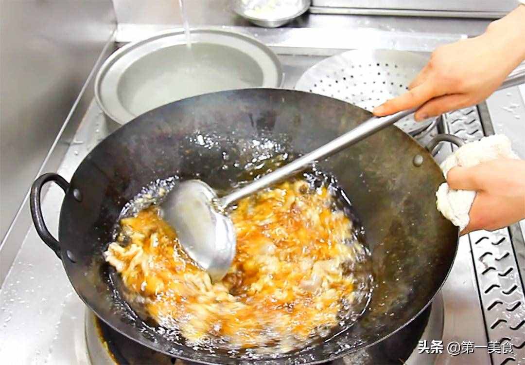 做孜然羊肉，要不要先滑油，厨师长分享地道做法，鲜嫩滑口又不膻