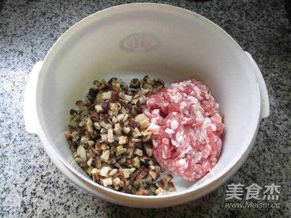 香菇肉馅饺子的步骤