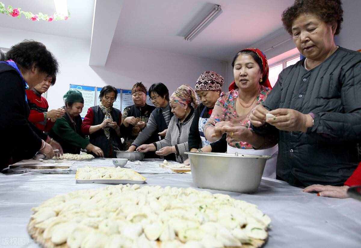 “入伏面，立秋饼”，今日立秋需吃3样，民间都有哪些习俗？