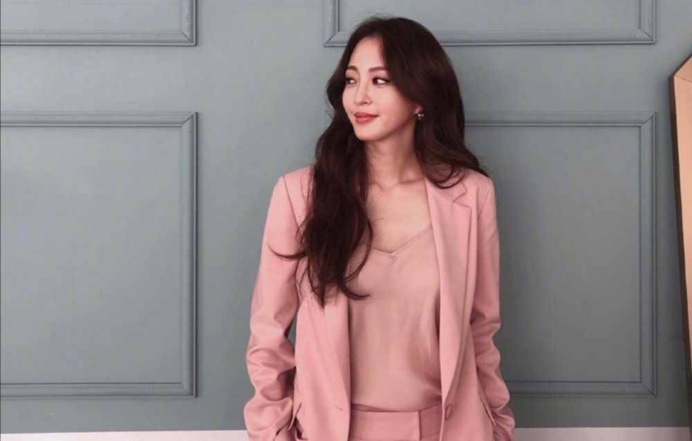 女人过了30岁，4种护肤品要舍得用，精华只是其中一个