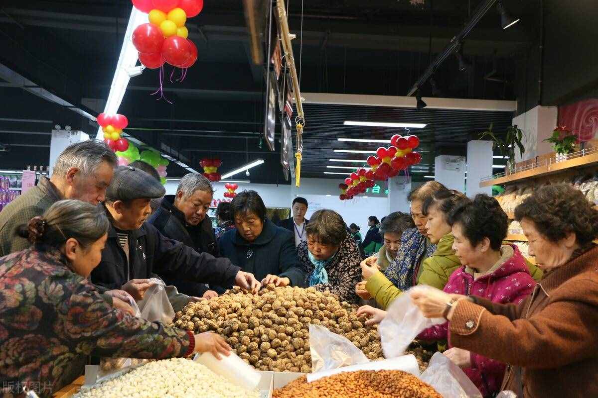 河南老板开蔬菜超市，“卖蔬菜送冰箱”，反倒年赚88万，你也行