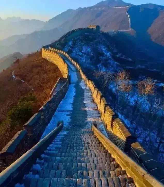 万里长城共有8851公里，国际摄影师用无人机拍摄到无人涉足的禁区
