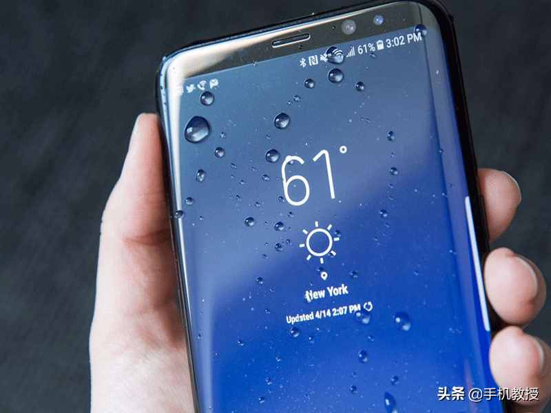 手机进水了怎么办？这3件事情千万不能做，做了会后悔