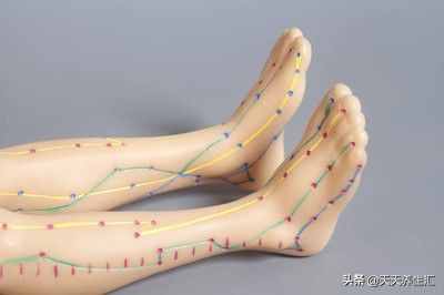 泡脚要用木盆？泡脚盆里学问多，经常这样泡脚你好“它”也好