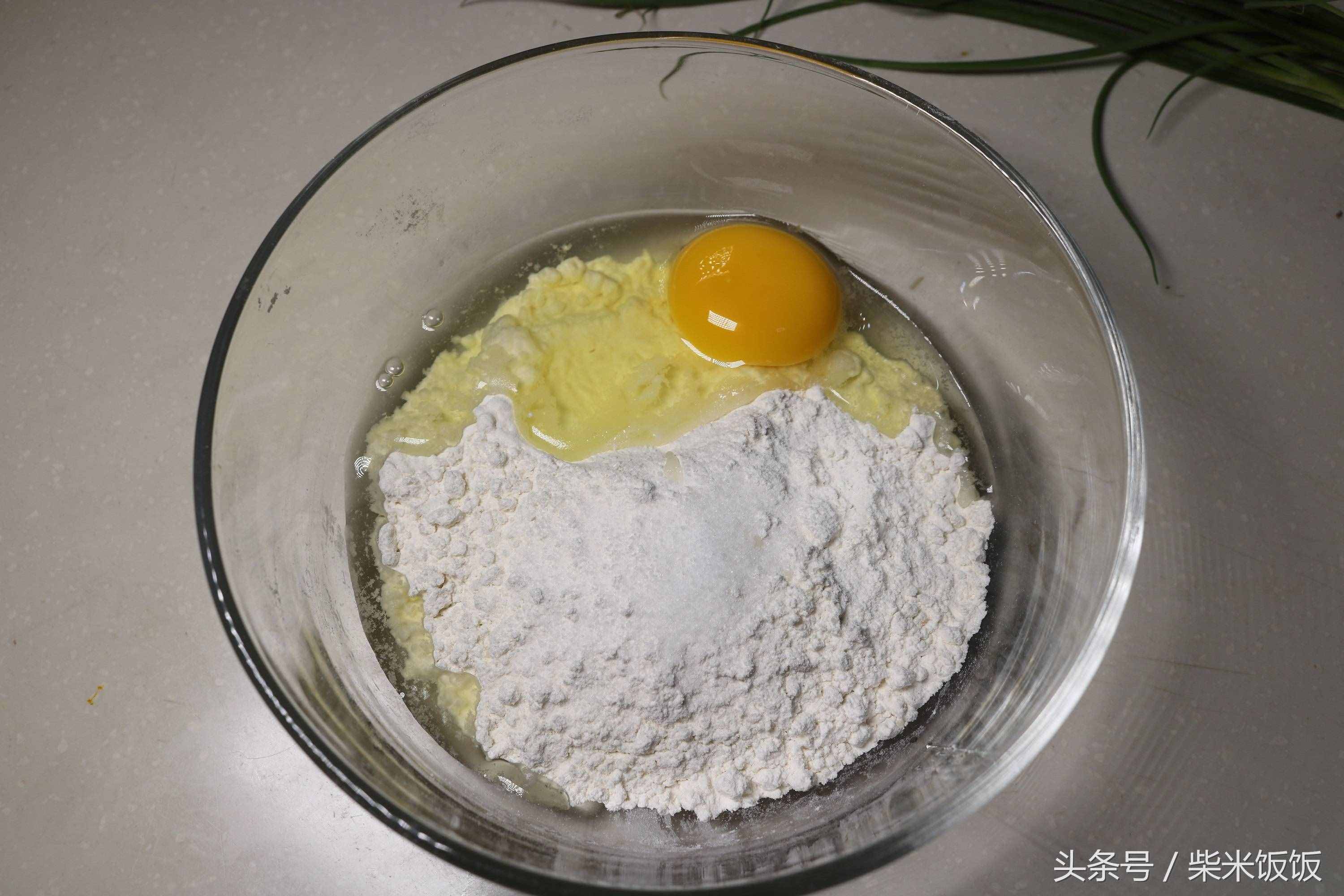 葱花鸡蛋饼最简单的做法，5分钟出锅，又快又香，好吃的不得了！