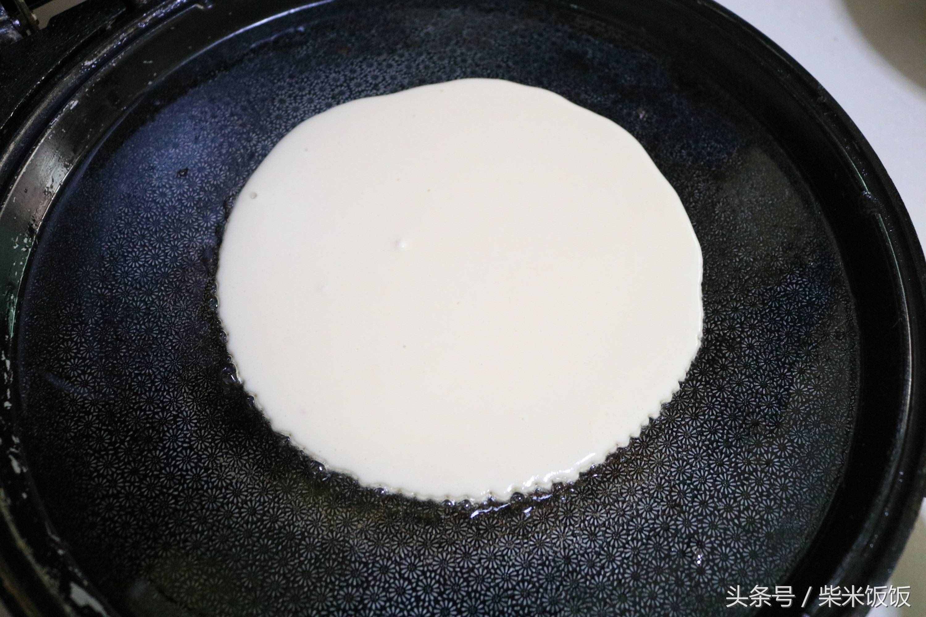 葱花鸡蛋饼最简单的做法，5分钟出锅，又快又香，好吃的不得了！
