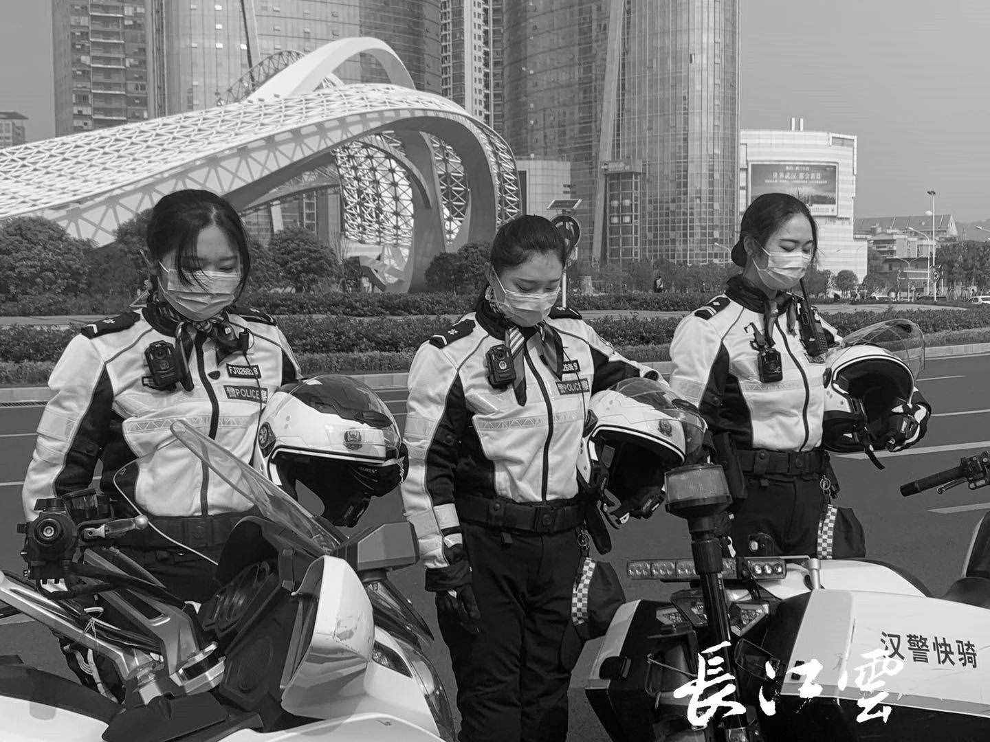 高清图集丨武汉市民默哀3分钟