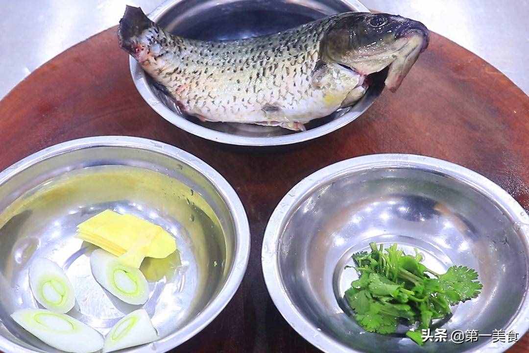 无论炖什么鱼，牢记这3点，炖出来的鱼汤又浓又白，还鲜香没腥味