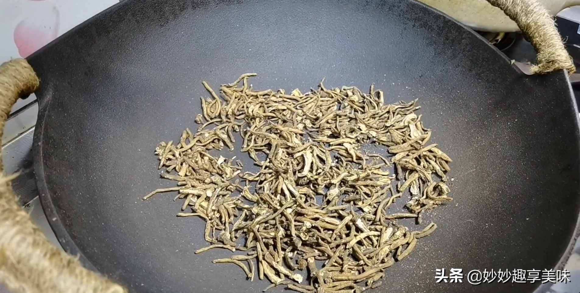 多喝蒲公英茶好处多，教你四步轻松自制，做一次喝一年，干净卫生