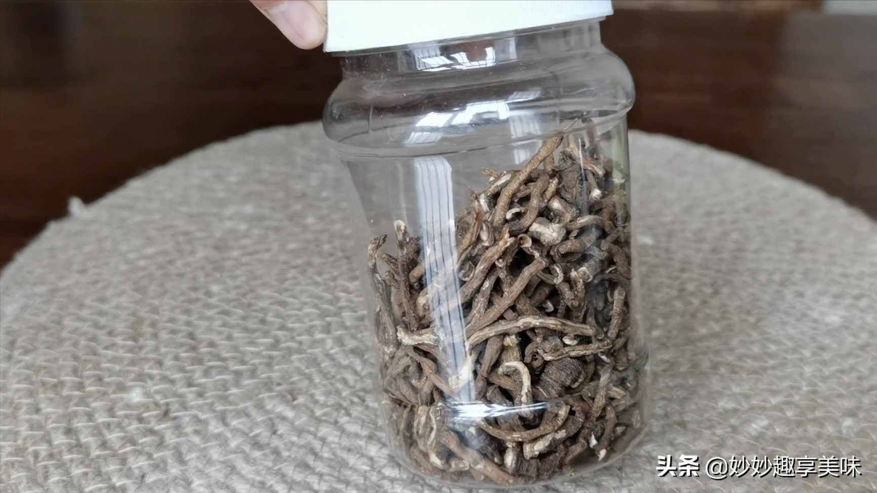 多喝蒲公英茶好处多，教你四步轻松自制，做一次喝一年，干净卫生