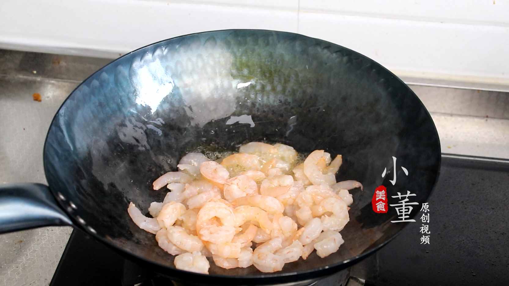虾仁简单又好吃，做法简单，鲜嫩美味，一盘上桌就吃光