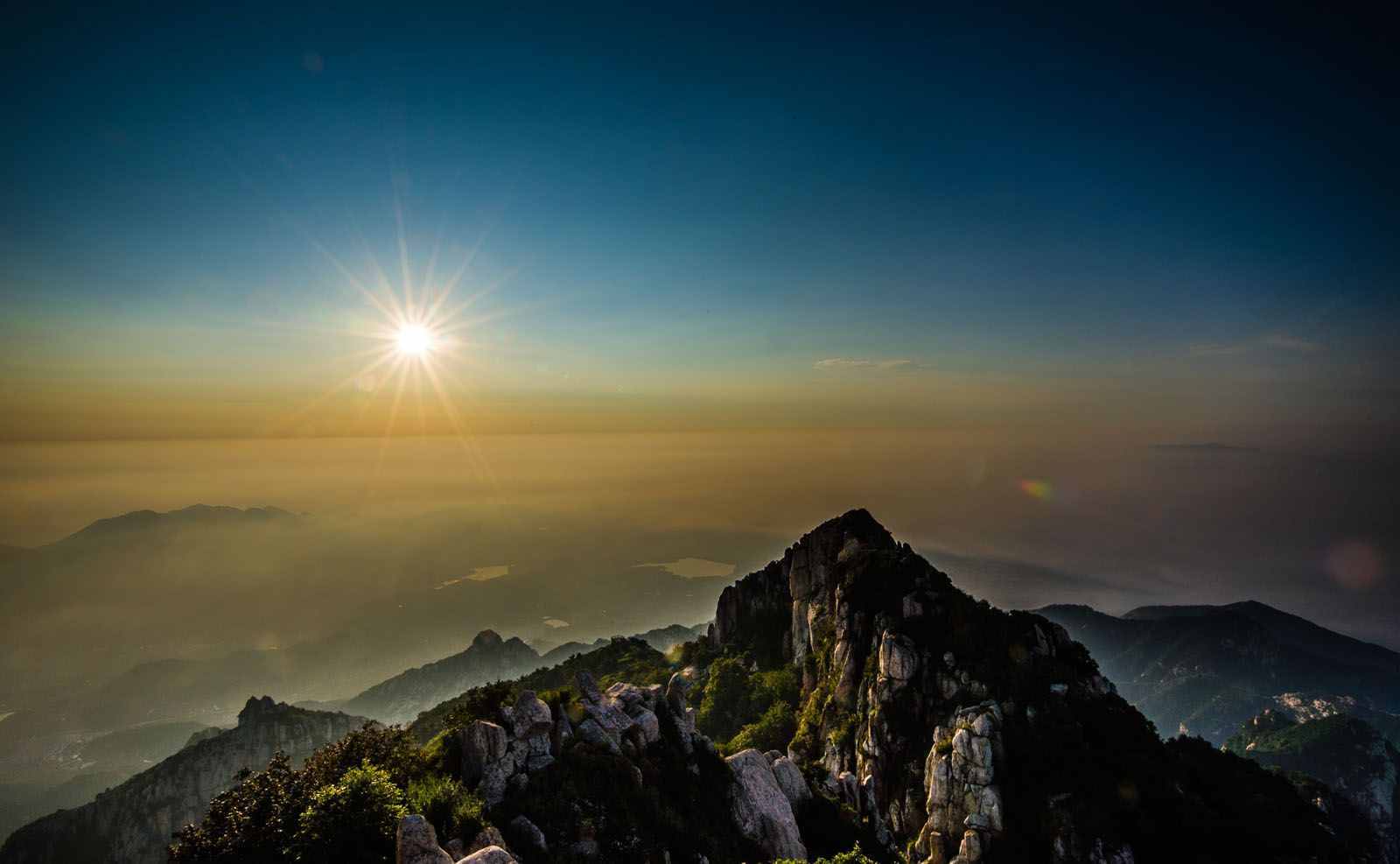 唐诗闲读：“会当凌绝顶，一览众山小”