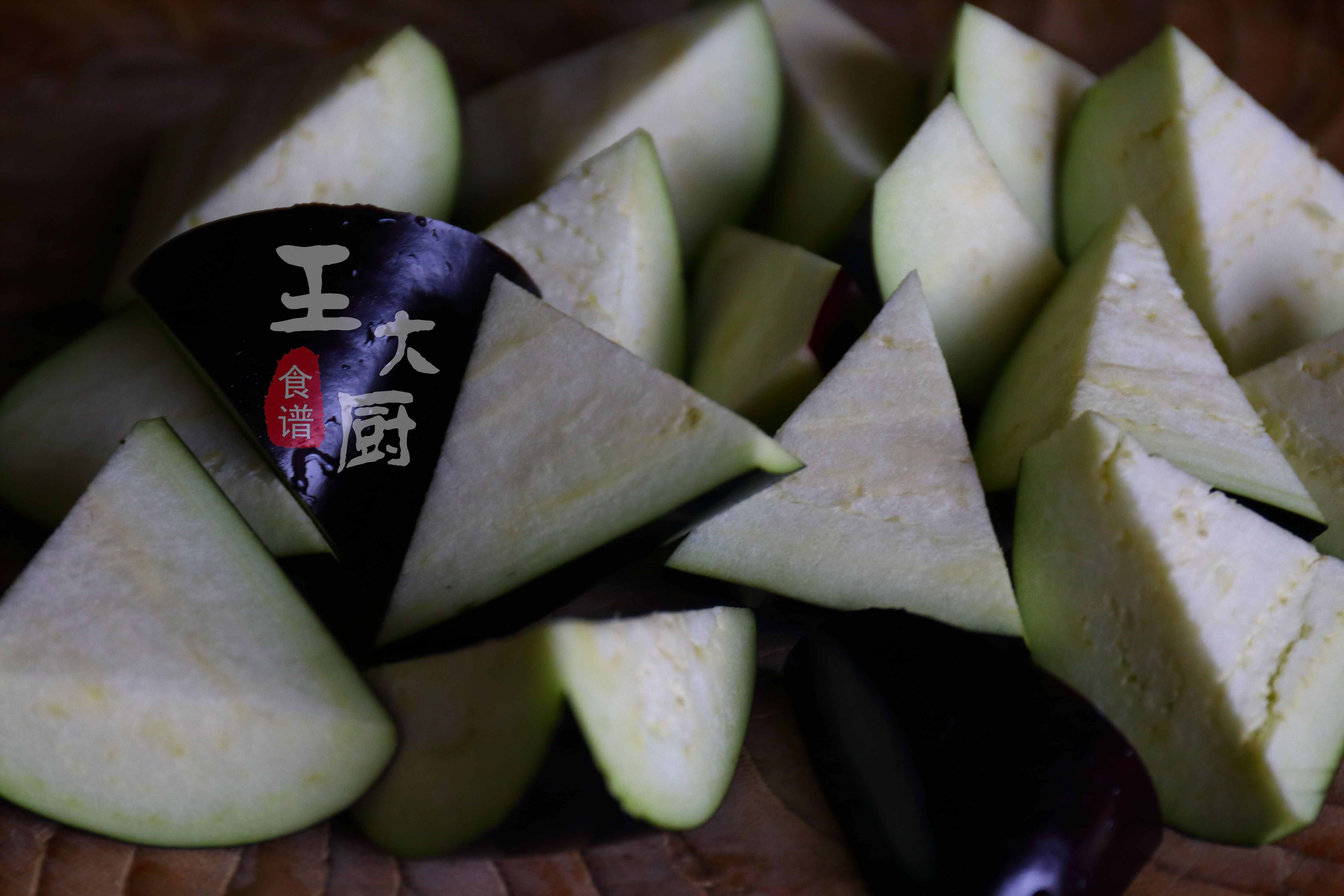 番茄烧茄子，一道适合夏天的开胃菜，咸香酸甜，开胃下饭