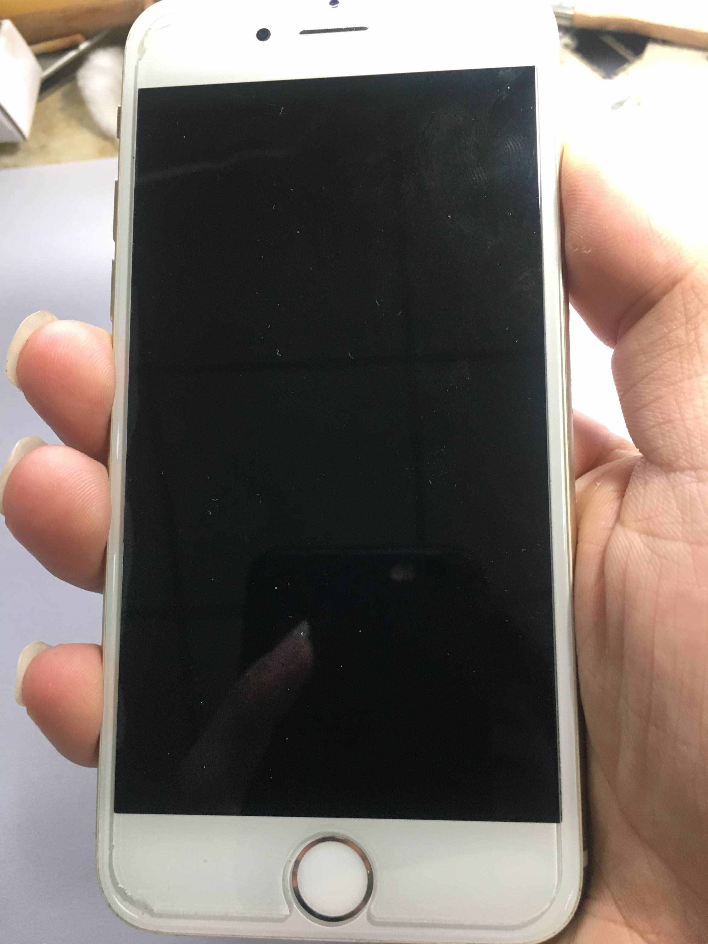 手机不开机？没什么大不了的事儿 很多时候都是这里的问题