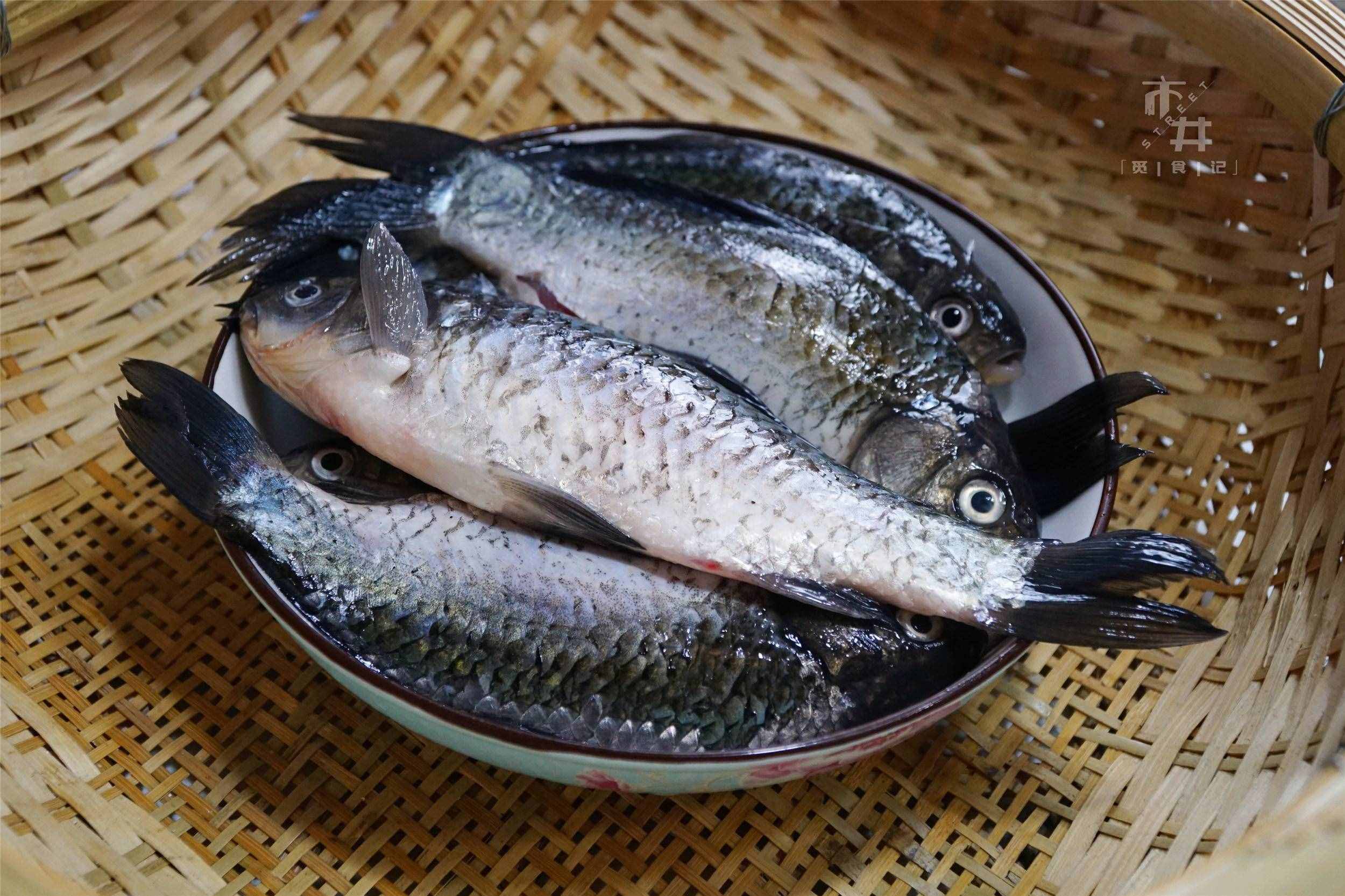 春天，鲫鱼最美味的做法，连鱼骨都好吃，味道特馋人，老少皆宜