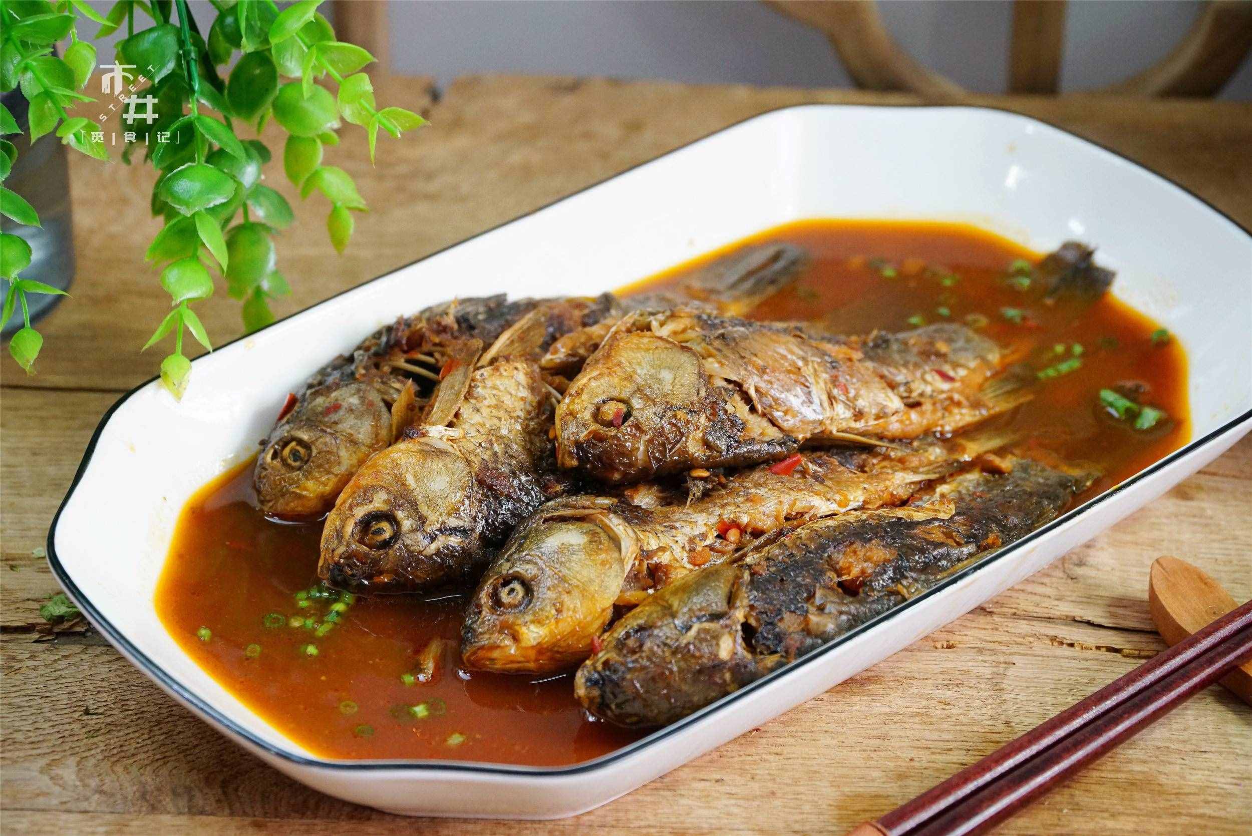 春天，鲫鱼最美味的做法，连鱼骨都好吃，味道特馋人，老少皆宜
