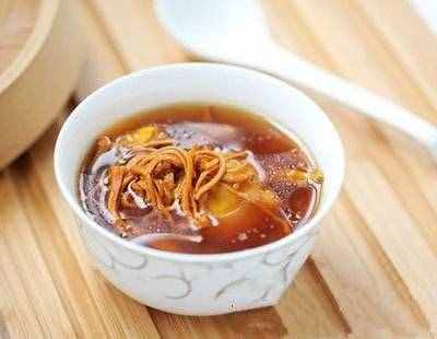 金虫草这样做，不仅所需食材简单，而且还可以滋补肺肾