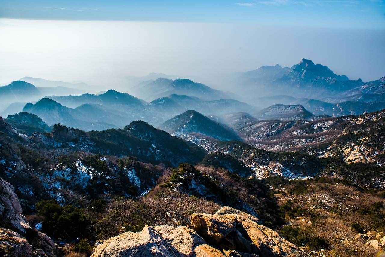 泰山又名岱山、岱宗，位于山东省中部，隶属于泰安市