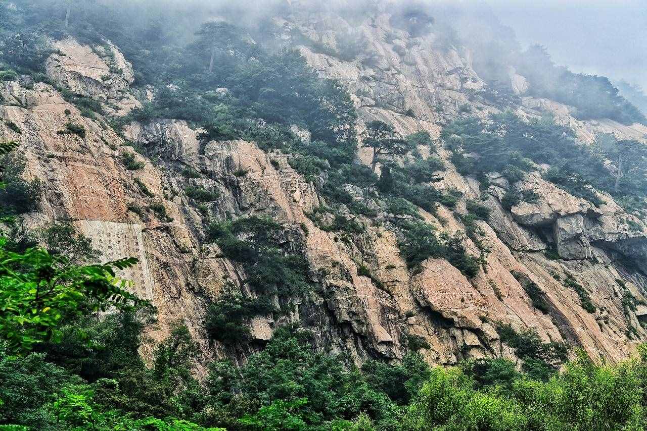 泰山又名岱山、岱宗，位于山东省中部，隶属于泰安市