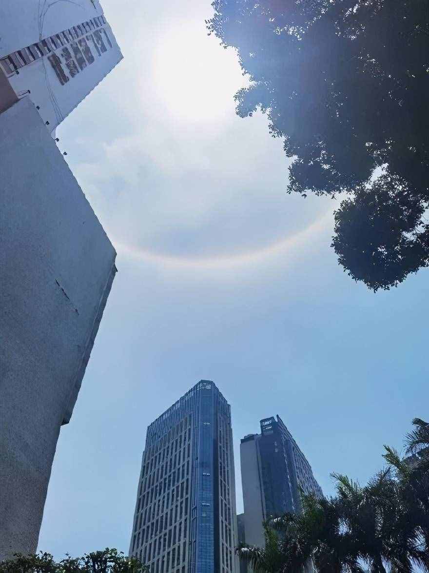 好惊喜！广州上空出现日晕！