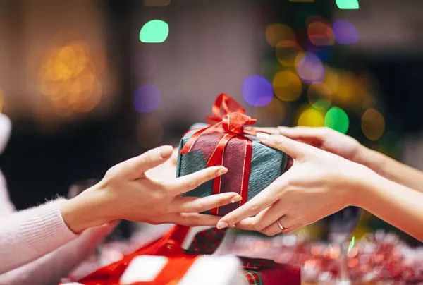 干货帖！都是礼物，gift和present有什么区别？