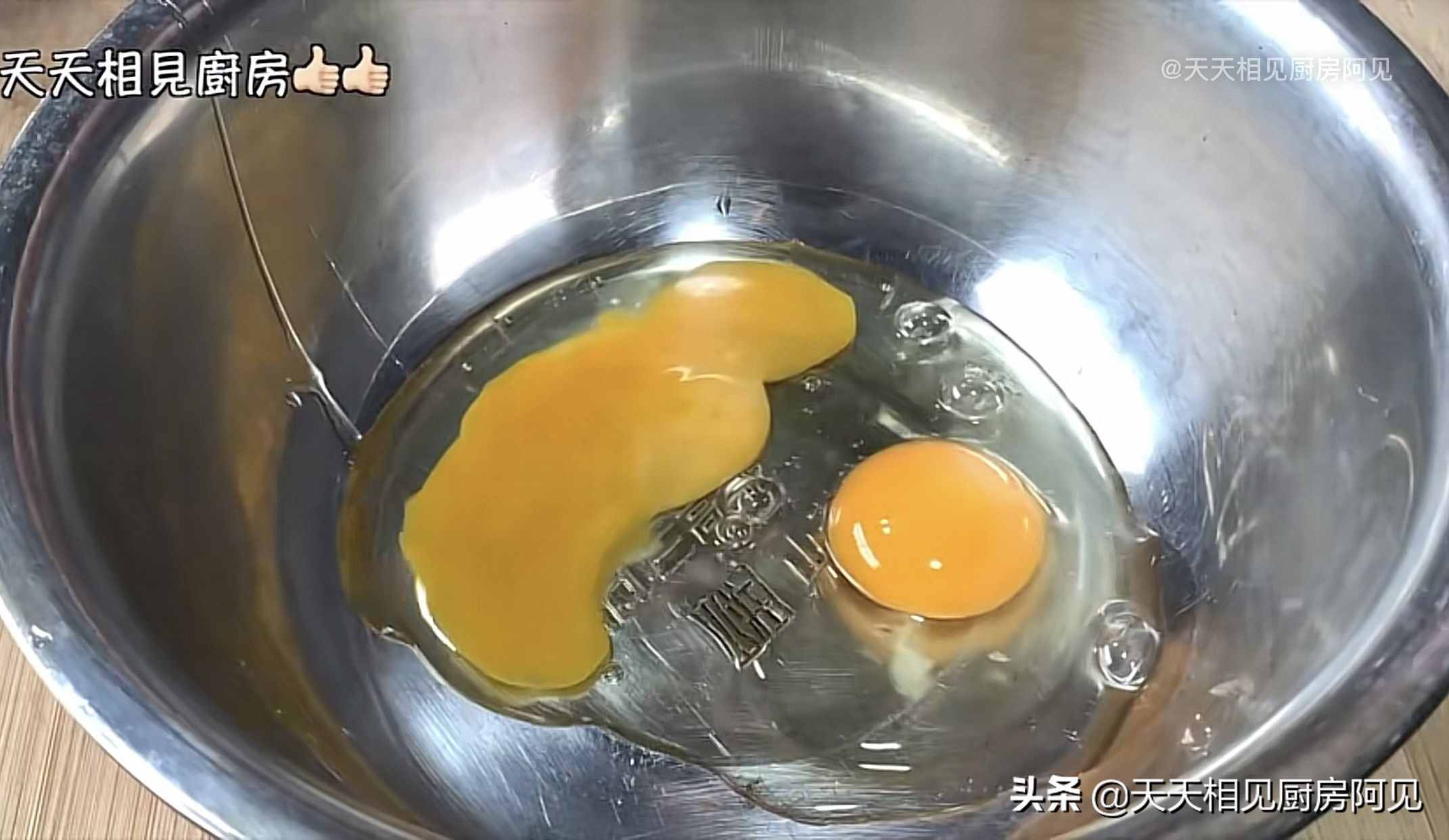 家里有电饭煲和鸡蛋就能做蛋糕，第一次做就能成功，蓬松暄软