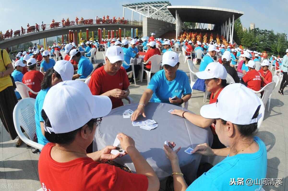 够级、吊主、保皇~来来来，打几把扑克吧