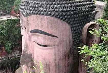 这座千年不倒的大佛，逢大事记竟曾闭眼掉泪，这是怎么回事？