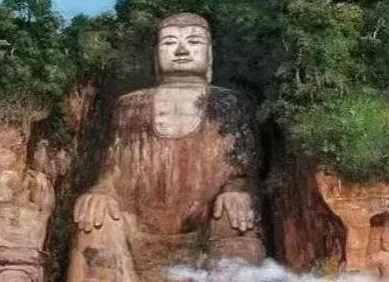 这座千年不倒的大佛，逢大事记竟曾闭眼掉泪，这是怎么回事？