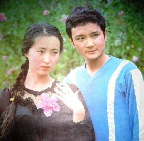 贾元春就是林黛玉的化身，是一个妃子，在大黄山青梗峰下幻化成人
