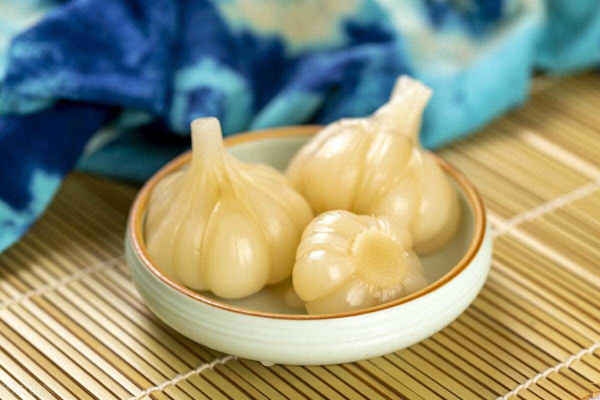 腌制糖蒜咸菜时，大蒜和糖醋的比例是多少？10斤大蒜为例说下方法