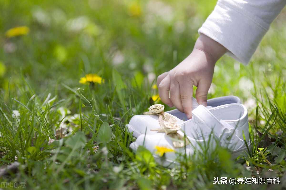 4岁小孩穿多大的鞋？欧码标准为27，具体还要考虑脚长和脚宽