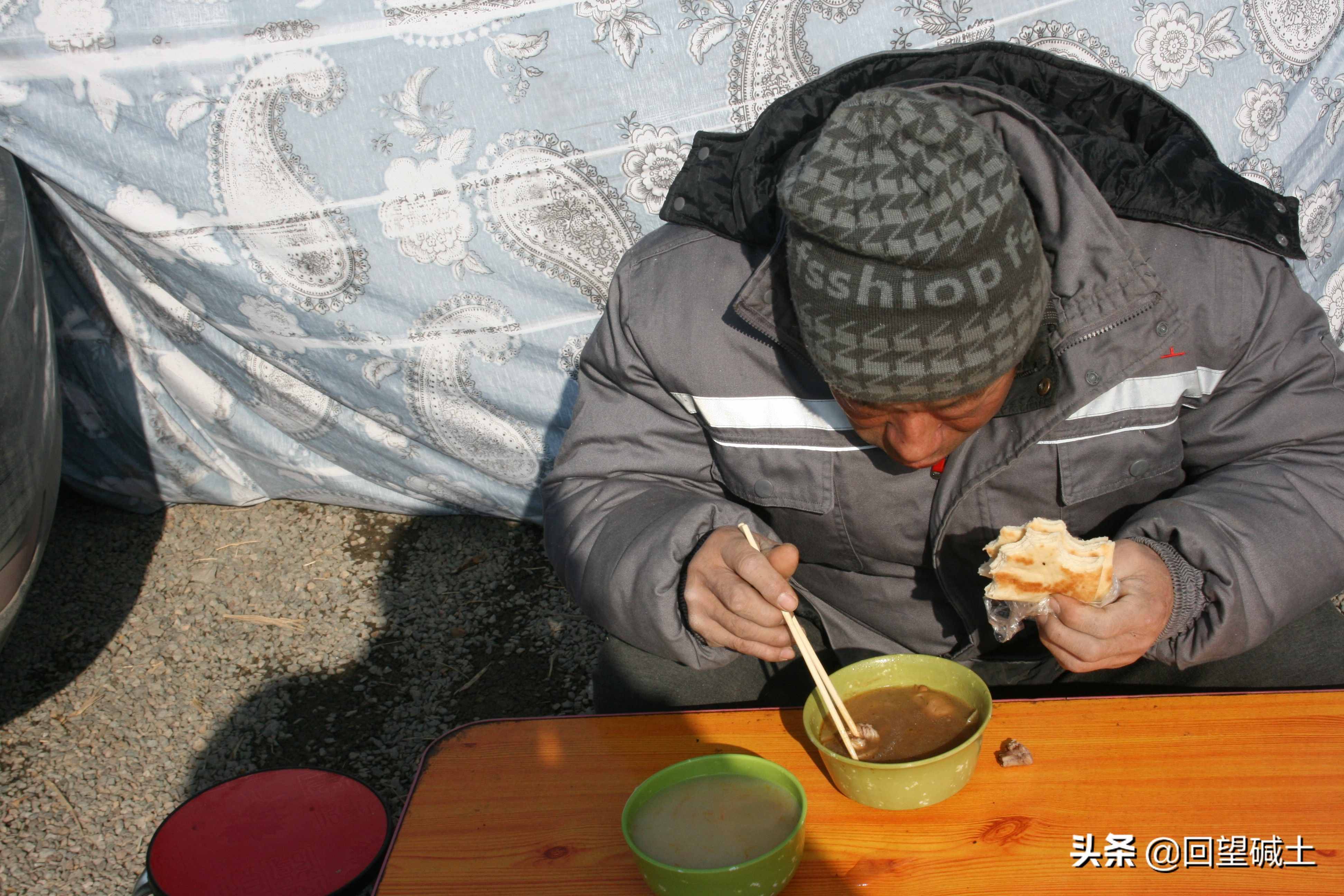 什么叫风餐露宿？ 请看这些建设者