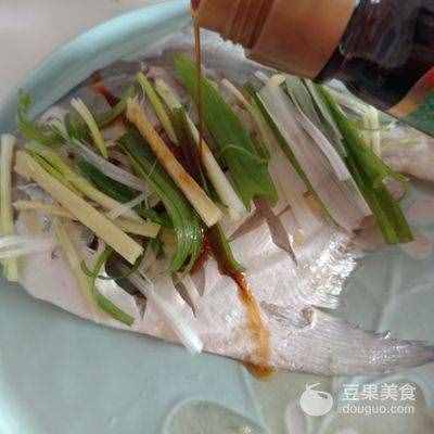 清蒸平鱼的做法