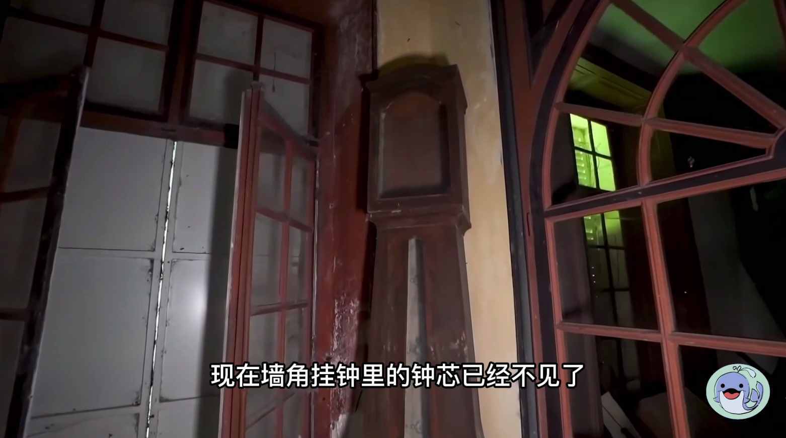 美国森林废弃38年的城堡，一位中国女性来到这里，孤独的生活