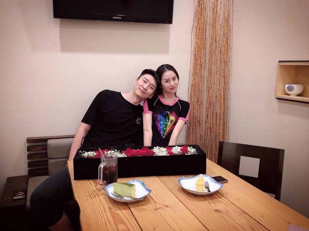 温馨时刻 孙悦爱妻陈露晒陪女儿庆生照